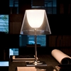 Дизайнерский настольный светильник Flos - фото 5